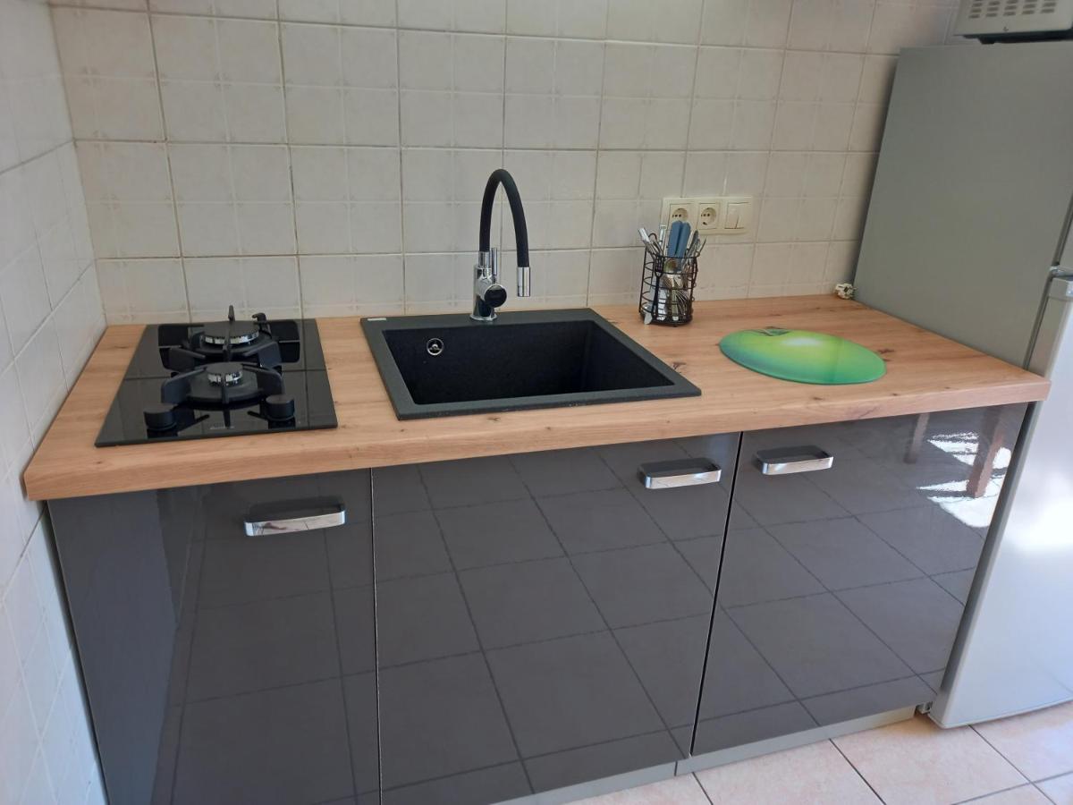 Apartmani Iris I Ana Crikvenica Exterior photo