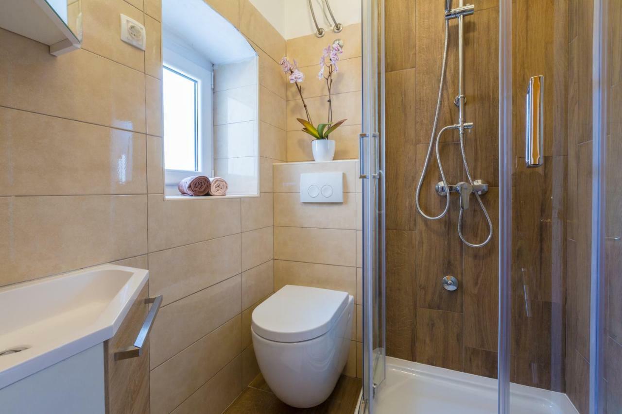 Apartmani Iris I Ana Crikvenica Exterior photo