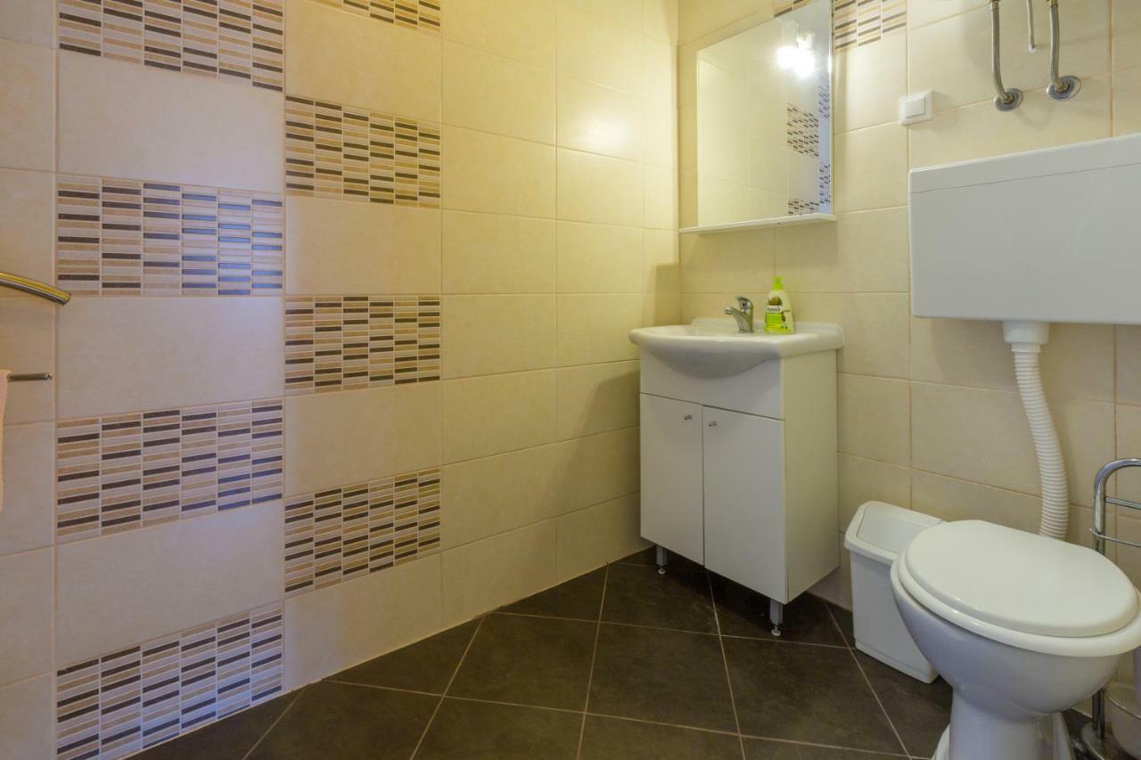 Apartmani Iris I Ana Crikvenica Exterior photo